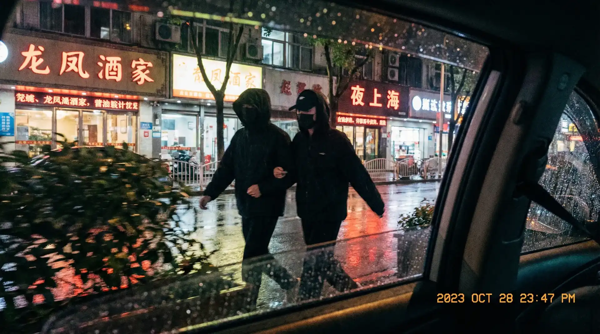 c了瑜伽老师一节课网站 - 顶流明星深夜密会现场抓拍照片